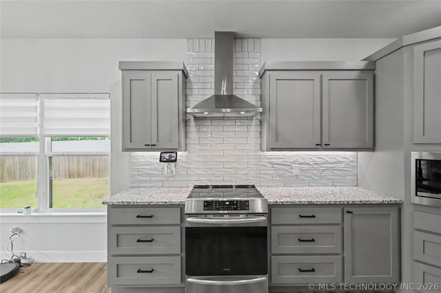 16521 N 573 Road, Tahlequah, OK 74464