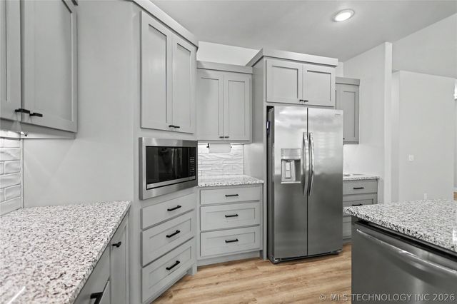 16521 N 573 Road, Tahlequah, OK 74464