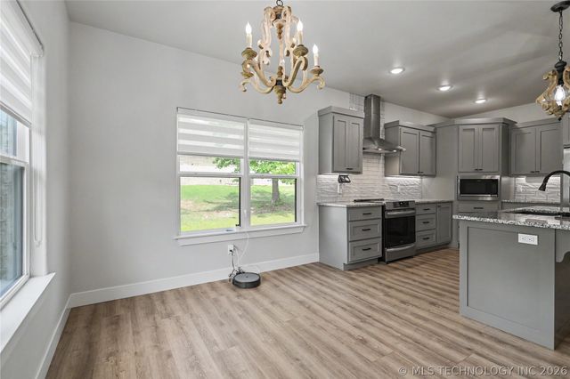 16521 N 573 Road, Tahlequah, OK 74464