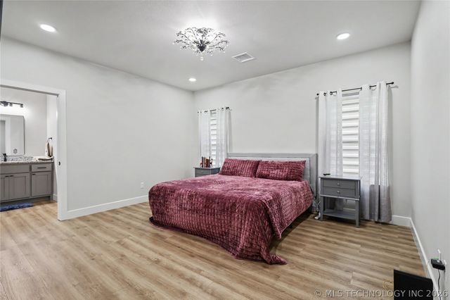 16521 N 573 Road, Tahlequah, OK 74464