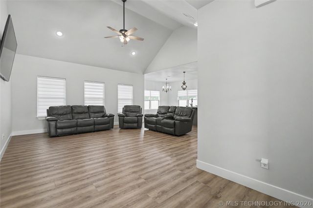 16521 N 573 Road, Tahlequah, OK 74464