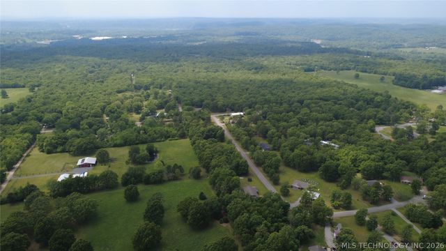 16521 N 573 Road, Tahlequah, OK 74464