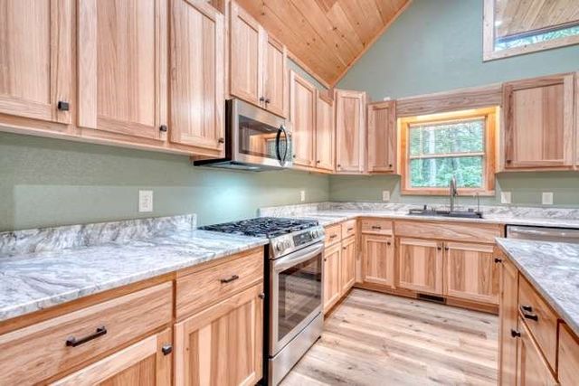 134 Camp Creek View, Blairsville, GA 30512