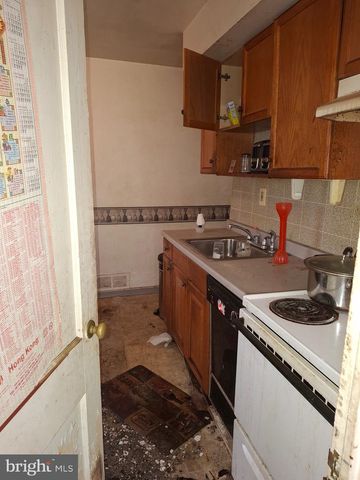 120 E BURTON LN, Sharon Hill, PA 19079