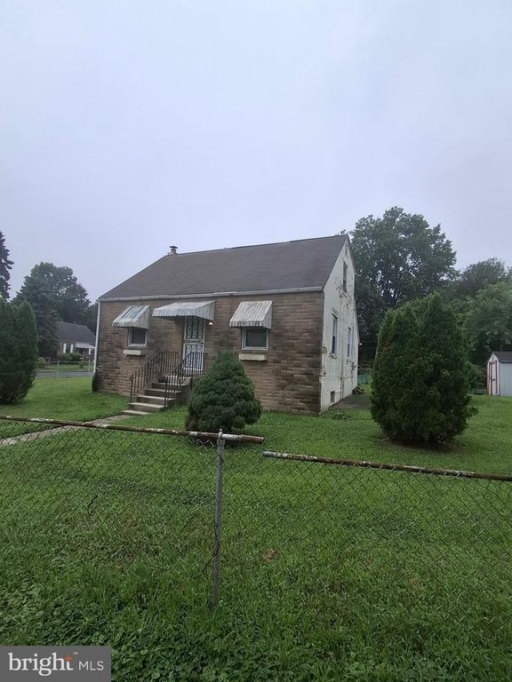 120 E BURTON LN, Sharon Hill, PA 19079