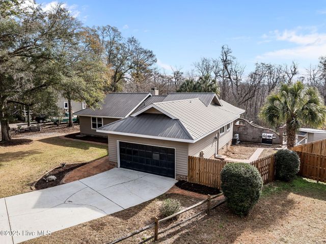 165 Gooseneck Road W, Rocky Point, NC 28457