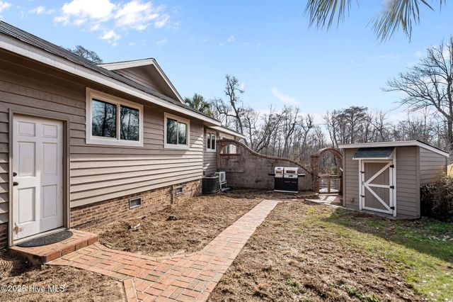 165 Gooseneck Road W, Rocky Point, NC 28457