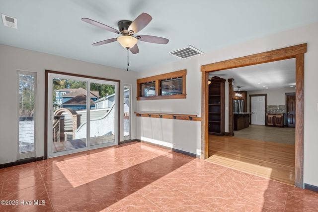 165 Gooseneck Road W, Rocky Point, NC 28457