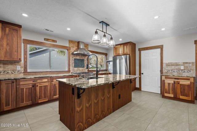 165 Gooseneck Road W, Rocky Point, NC 28457