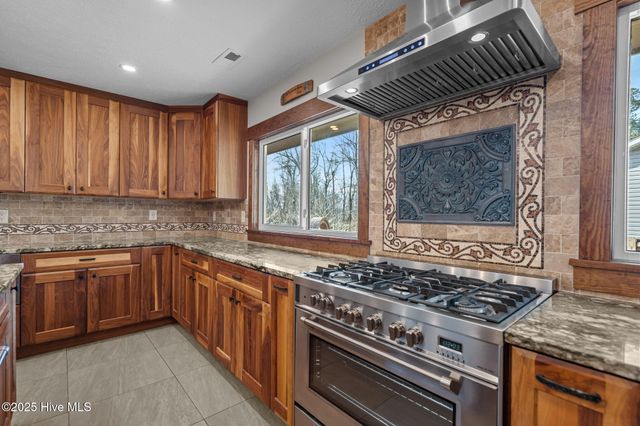 165 Gooseneck Road W, Rocky Point, NC 28457