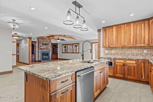 165 Gooseneck Road W, Rocky Point, NC 28457