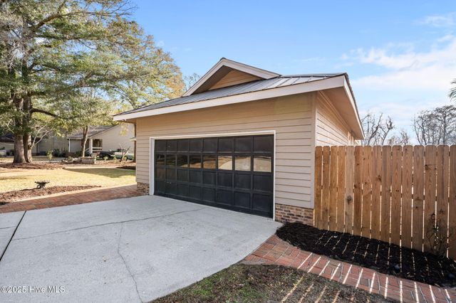 165 Gooseneck Road W, Rocky Point, NC 28457