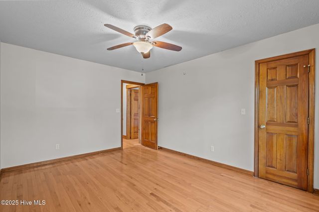 165 Gooseneck Road W, Rocky Point, NC 28457