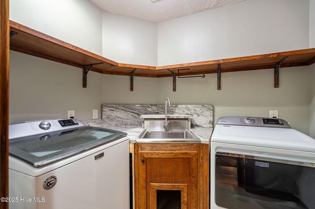 165 Gooseneck Road W, Rocky Point, NC 28457