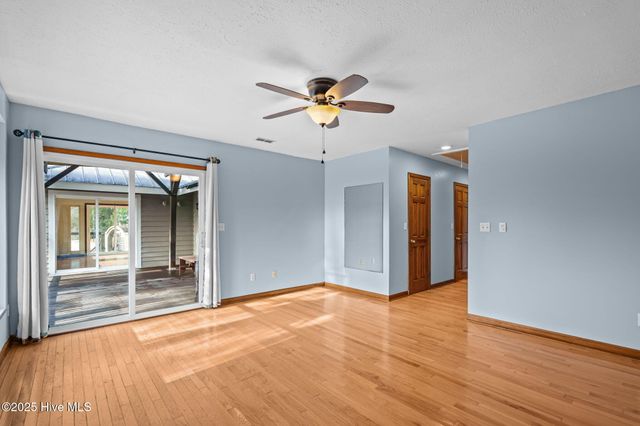 165 Gooseneck Road W, Rocky Point, NC 28457