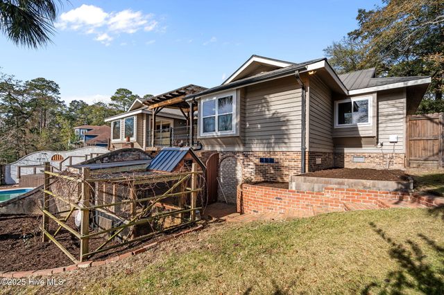 165 Gooseneck Road W, Rocky Point, NC 28457