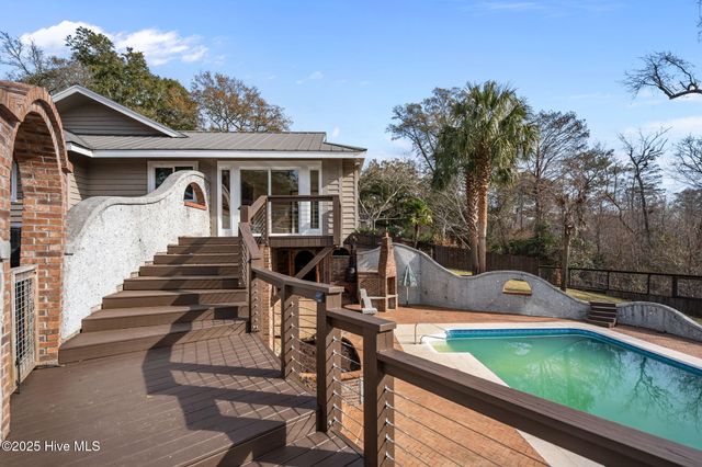 165 Gooseneck Road W, Rocky Point, NC 28457