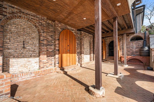 165 Gooseneck Road W, Rocky Point, NC 28457