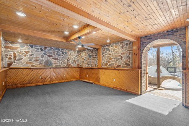 165 Gooseneck Road W, Rocky Point, NC 28457