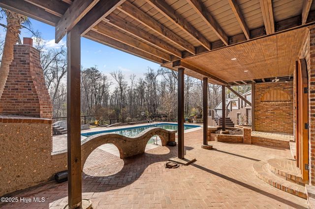 165 Gooseneck Road W, Rocky Point, NC 28457