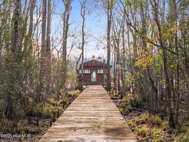 165 Gooseneck Road W, Rocky Point, NC 28457