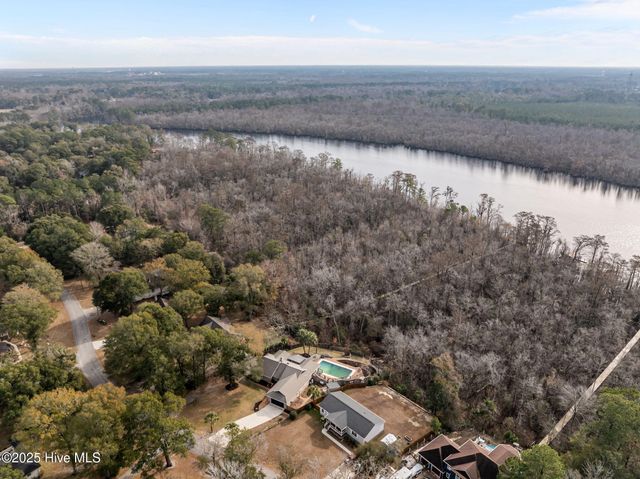 165 Gooseneck Road W, Rocky Point, NC 28457