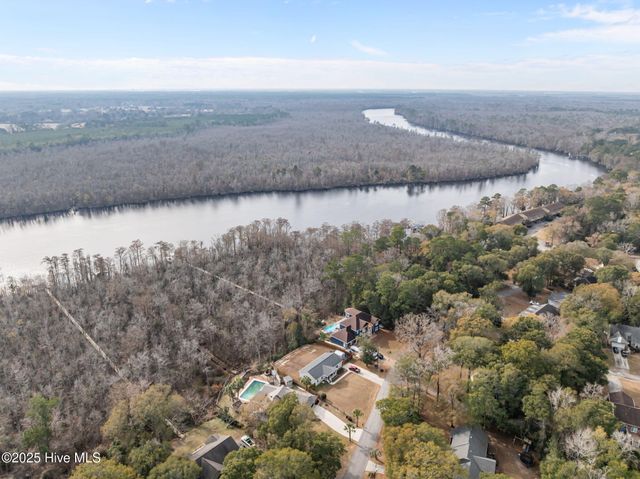 165 Gooseneck Road W, Rocky Point, NC 28457