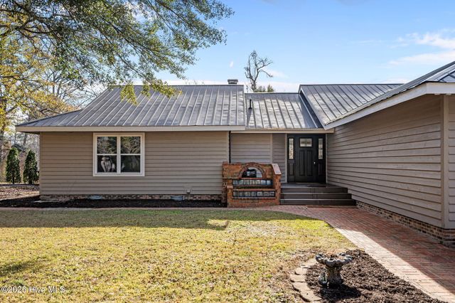 165 Gooseneck Road W, Rocky Point, NC 28457