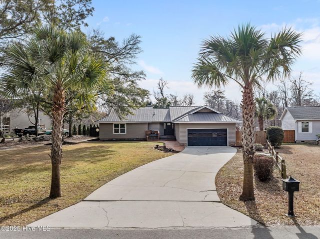 165 Gooseneck Road W, Rocky Point, NC 28457