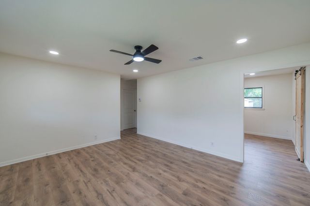 1233 W Ball Street, Weatherford, TX 76086