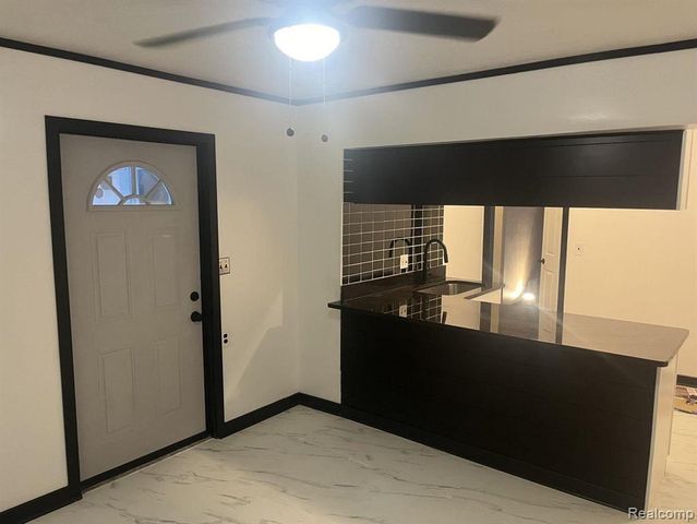 18766 Kingsville Street, Harper Woods, MI 48225