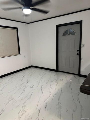 18766 Kingsville Street, Harper Woods, MI 48225