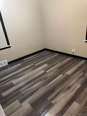 18766 Kingsville Street, Harper Woods, MI 48225