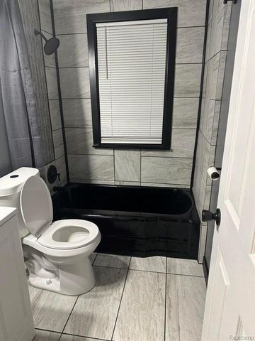 18766 Kingsville Street, Harper Woods, MI 48225