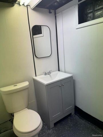 18766 Kingsville Street, Harper Woods, MI 48225