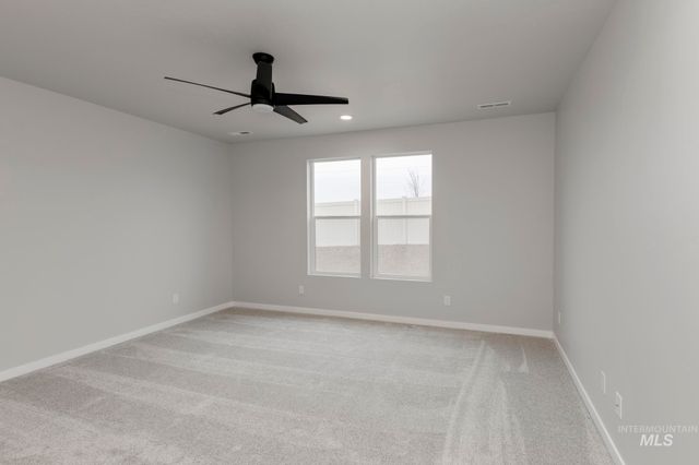 3877 E Jamestown Dr, Nampa, ID 83686