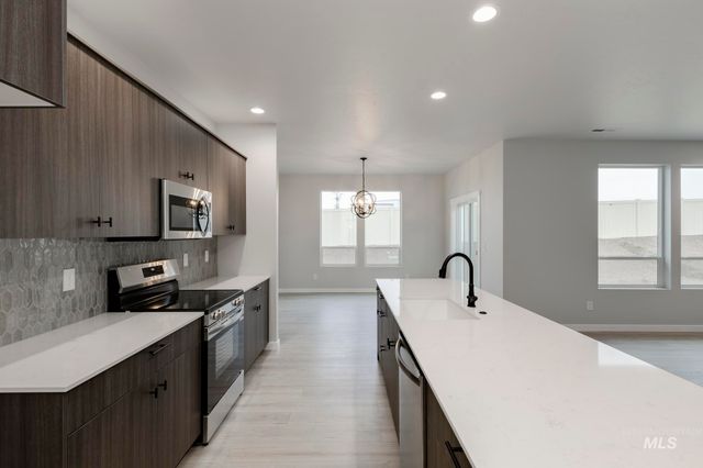 3877 E Jamestown Dr, Nampa, ID 83686