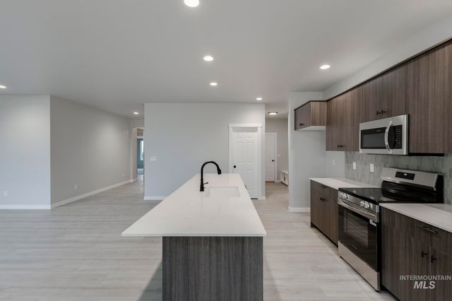 3877 E Jamestown Dr, Nampa, ID 83686