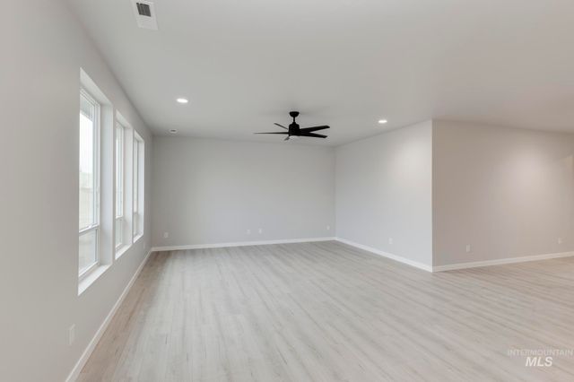 3877 E Jamestown Dr, Nampa, ID 83686