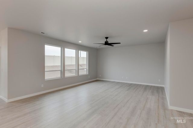 3877 E Jamestown Dr, Nampa, ID 83686