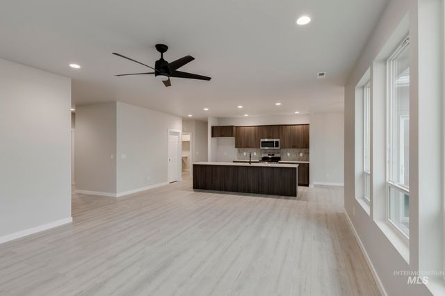 3877 E Jamestown Dr, Nampa, ID 83686