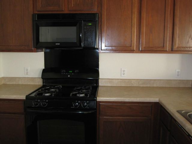 6708 Ferrystone PASS, Del Valle, TX 78617