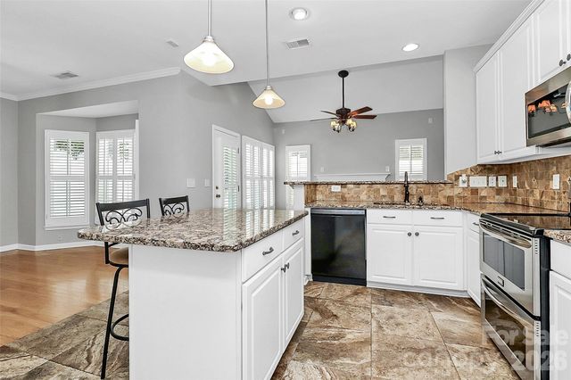 1804 Robinwood Village Drive, Gastonia, NC 28054