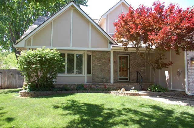1215 N Fieldcrest Ct, Wichita, KS 67212