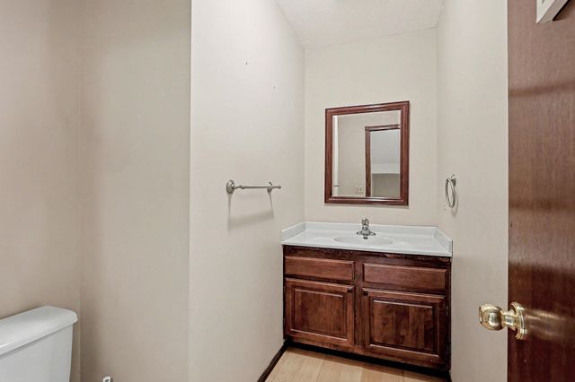1215 N Fieldcrest Ct, Wichita, KS 67212