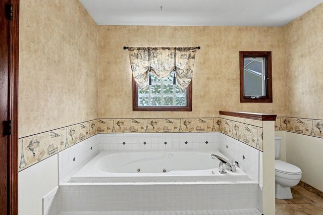 1215 N Fieldcrest Ct, Wichita, KS 67212