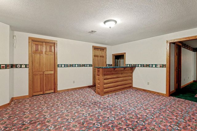 1215 N Fieldcrest Ct, Wichita, KS 67212