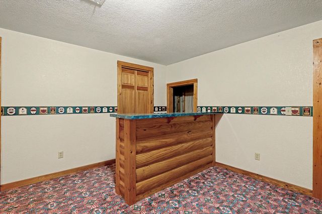 1215 N Fieldcrest Ct, Wichita, KS 67212