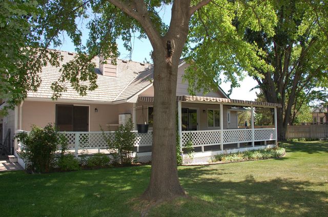 1215 N Fieldcrest Ct, Wichita, KS 67212