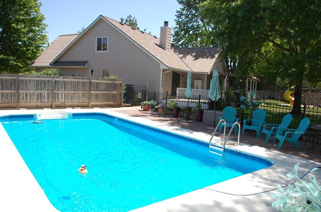 1215 N Fieldcrest Ct, Wichita, KS 67212